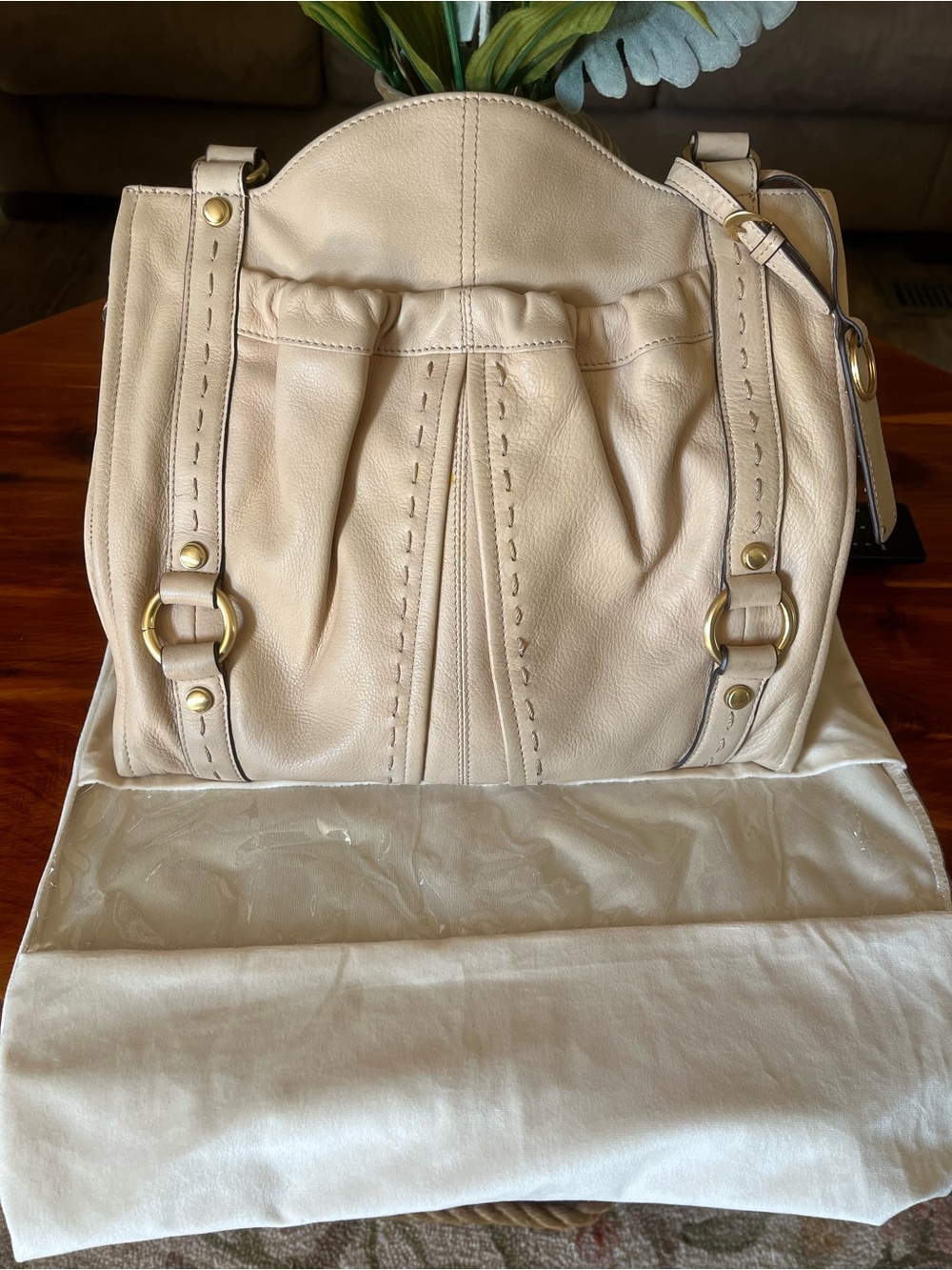 B Makowsky Light Beige Leather Shoulder Bag - Picture 10 of 10